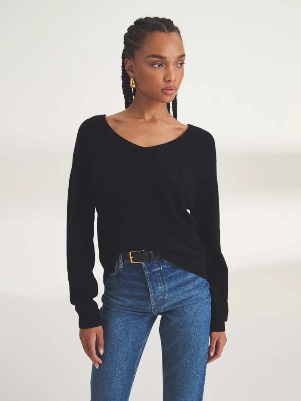 Nadaam Lightweight Cashmere V-Neck Sweater in Black | Size Medium